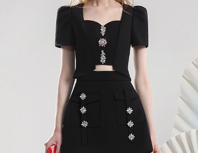 新款钉钻露腰短上衣高腰半身裙女